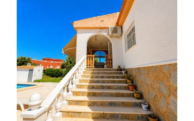 Resale - Villa -
Torrevieja - Costa Blanca