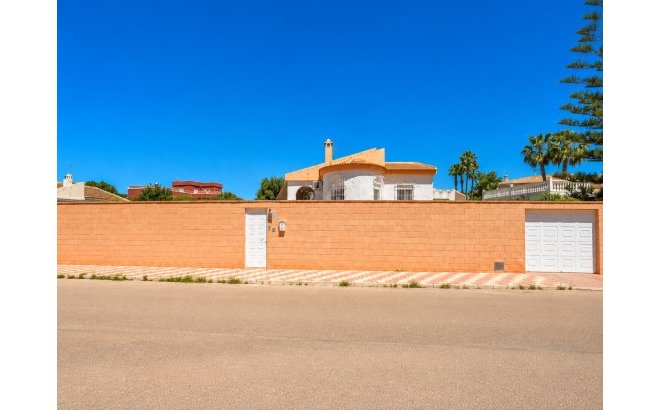 Resale - Villa -
Torrevieja - Costa Blanca