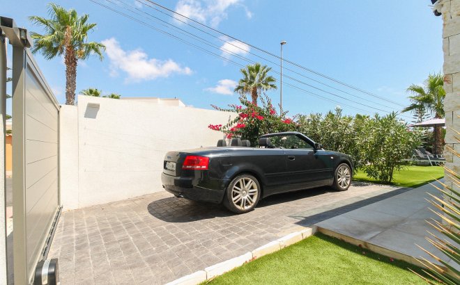 Revente - Villa -
Orihuela Costa - Costa Blanca