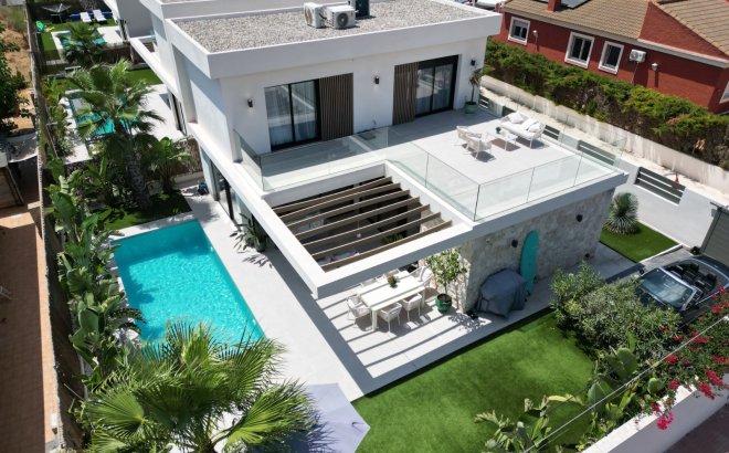 Revente - Villa -
Orihuela Costa - Costa Blanca