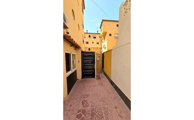 Resale - Dúplex -
Torrevieja - Playa del Cura