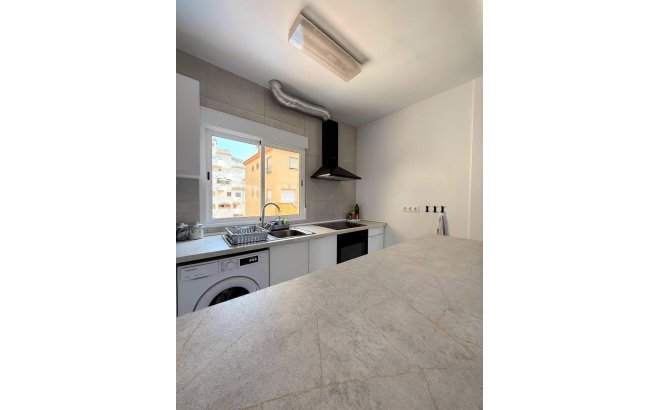 Resale - Dúplex -
Torrevieja - Playa del Cura