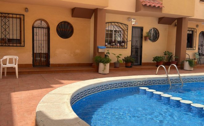 Resale - Dúplex -
Torrevieja - Playa del Cura