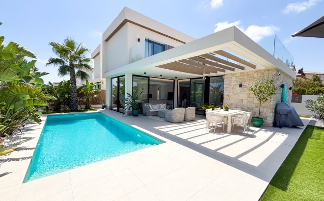 Resale - Villa -
Cabo Roig - Costa Blanca