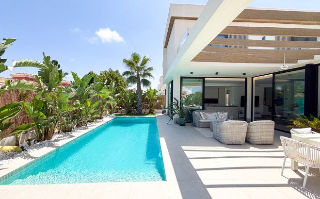 Resale - Villa -
Cabo Roig - Costa Blanca