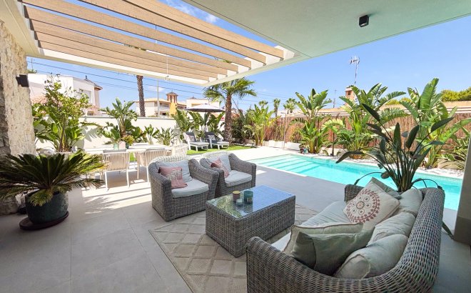 Resale - Villa -
Cabo Roig - Costa Blanca