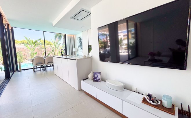 Resale - Villa -
Cabo Roig - Costa Blanca
