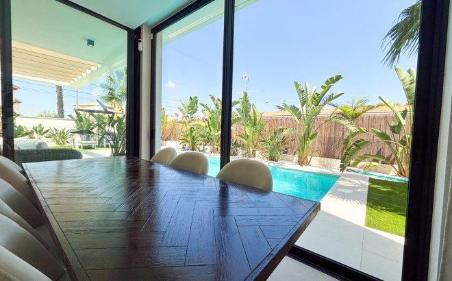 Resale - Villa -
Cabo Roig - Costa Blanca