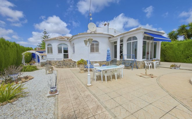 Resale - Villa -
Torrevieja - Costa Blanca