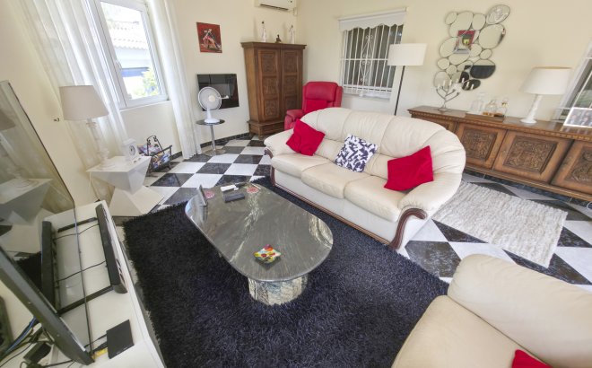 Resale - Villa -
Torrevieja - Costa Blanca