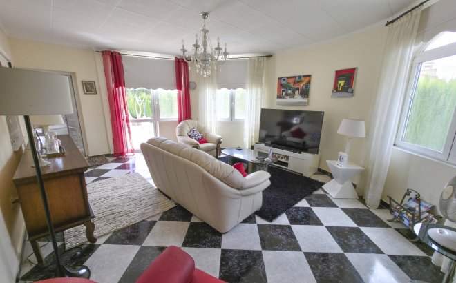 Resale - Villa -
Torrevieja - Costa Blanca