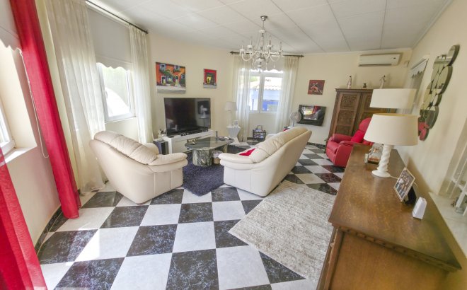Resale - Villa -
Torrevieja - Costa Blanca