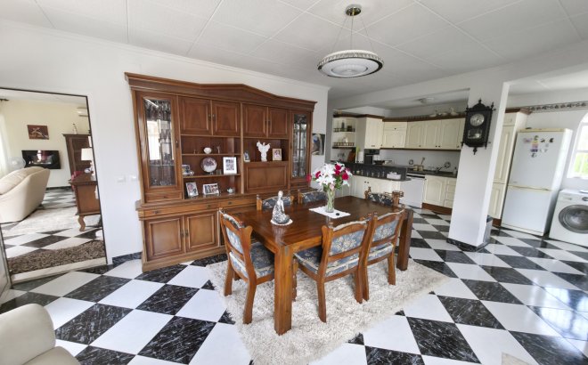 Resale - Villa -
Torrevieja - Costa Blanca