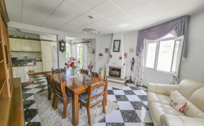 Resale - Villa -
Torrevieja - Costa Blanca