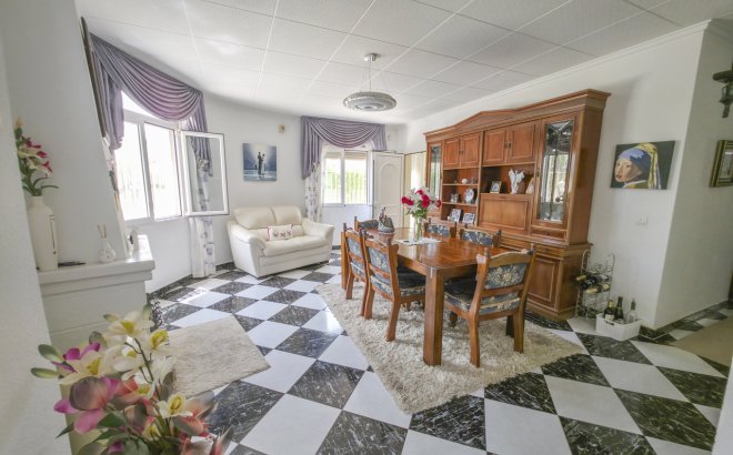 Resale - Villa -
Torrevieja - Costa Blanca