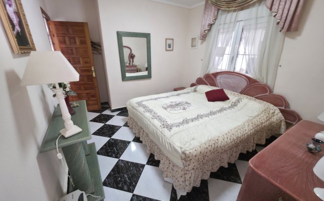 Resale - Villa -
Torrevieja - Costa Blanca
