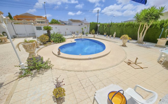 Resale - Villa -
Torrevieja - Costa Blanca