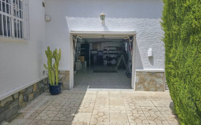 Resale - Villa -
Torrevieja - Costa Blanca