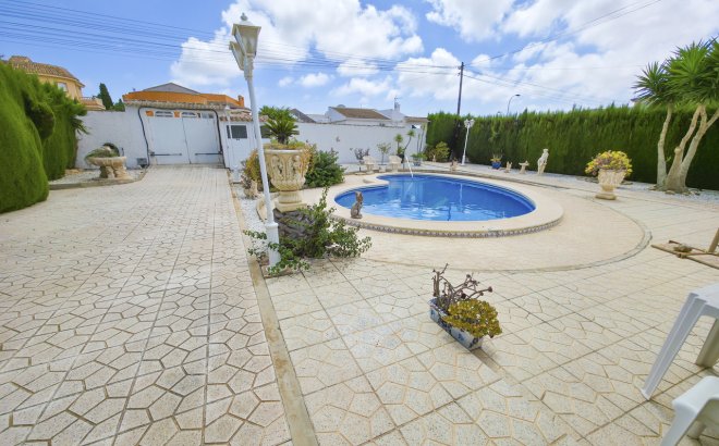 Resale - Villa -
Torrevieja - Costa Blanca