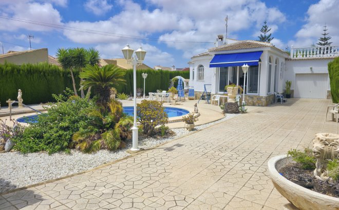 Resale - Villa -
Torrevieja - Costa Blanca