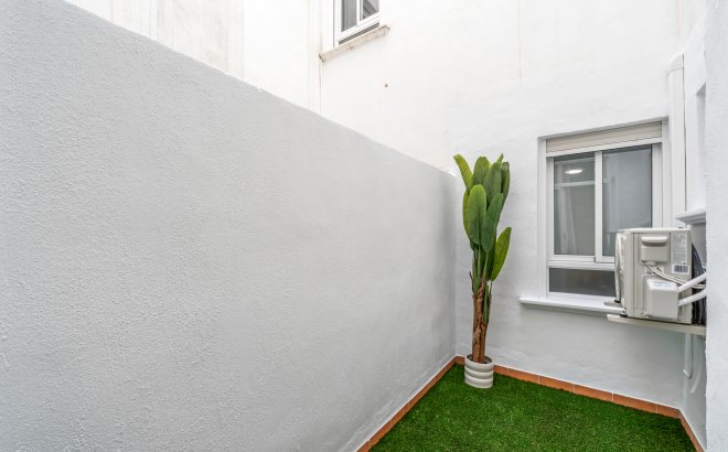 Resale - Apartment -
Playa Flamenca - Costa Blanca