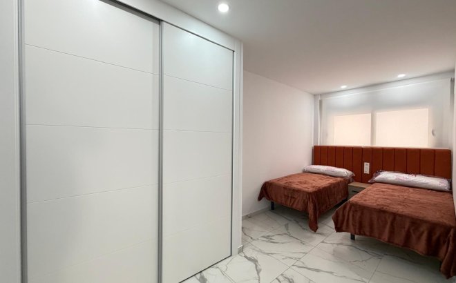 Resale - Apartment -
Torrevieja - Estacion De Autobuses