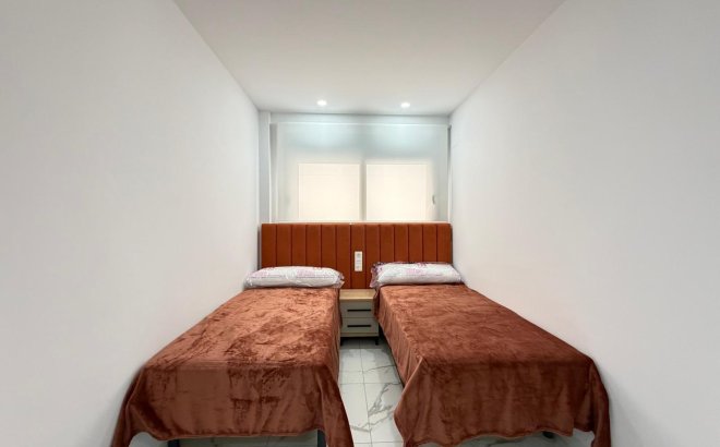 Resale - Apartment -
Torrevieja - Estacion De Autobuses