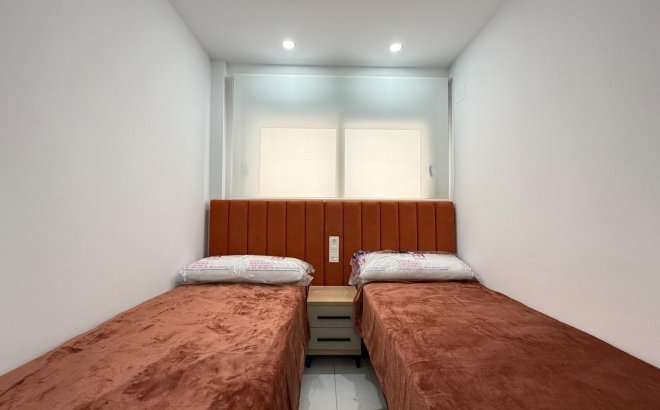 Resale - Apartment -
Torrevieja - Estacion De Autobuses