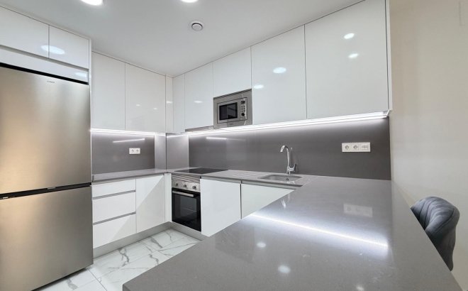 Resale - Apartment -
Torrevieja - Estacion De Autobuses