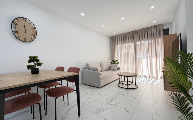 Resale - Apartment -
Torrevieja - Estacion De Autobuses