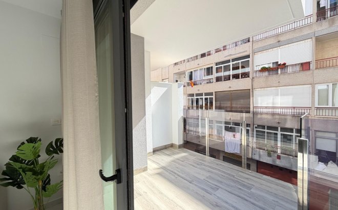 Resale - Apartment -
Torrevieja - Estacion De Autobuses