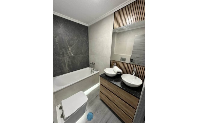 Resale - Apartment -
Torrevieja - Centro