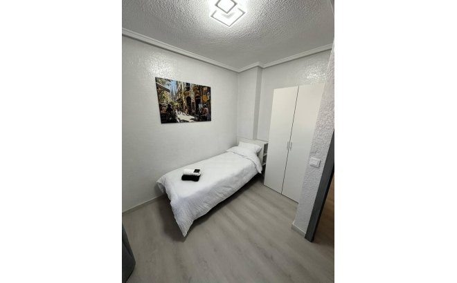 Resale - Apartment -
Torrevieja - Centro