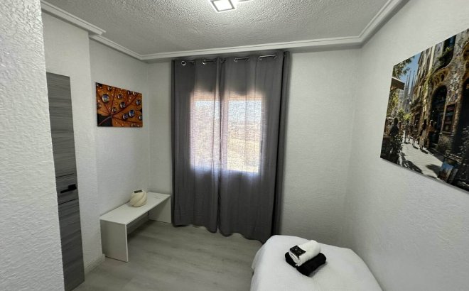 Resale - Apartment -
Torrevieja - Centro
