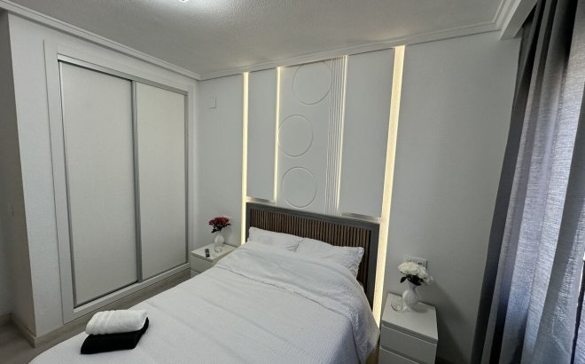 Resale - Apartment -
Torrevieja - Centro