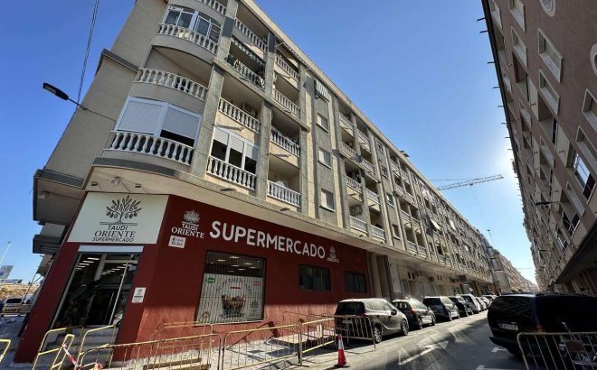 Resale - Apartment -
Torrevieja - Centro