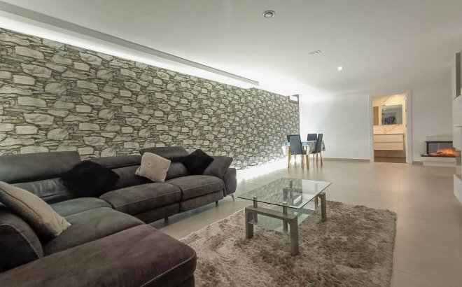 Resale - Villa -
Rojales - Inland