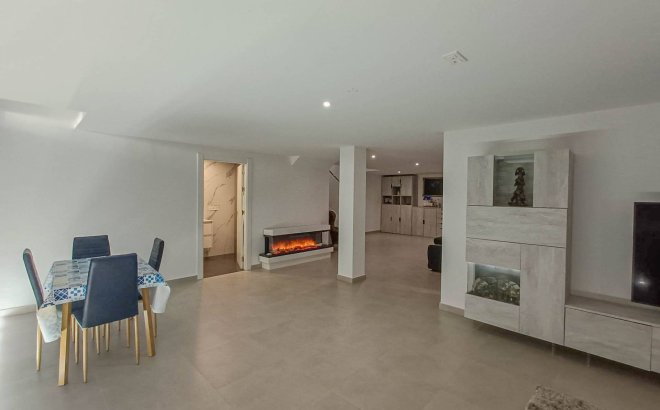 Resale - Villa -
Rojales - Inland