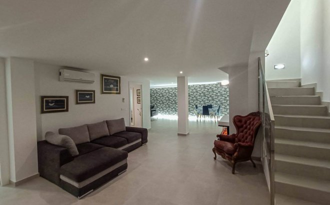 Resale - Villa -
Rojales - Inland