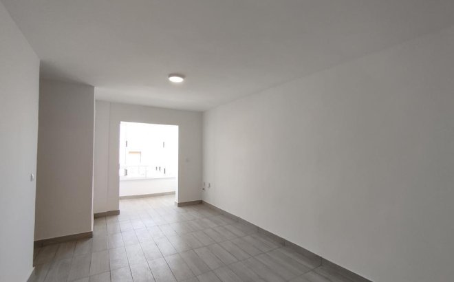 Resale - Apartment -
Torrevieja - Habaneras