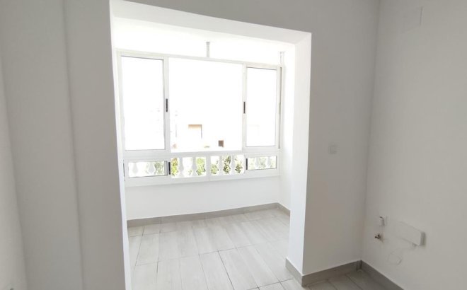 Resale - Apartment -
Torrevieja - Habaneras