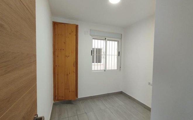 Resale - Apartment -
Torrevieja - Habaneras