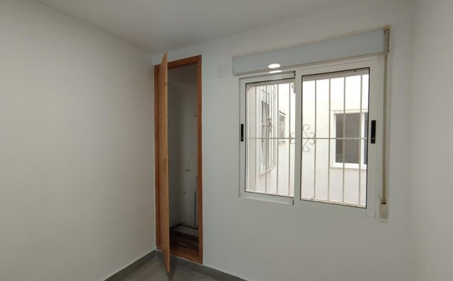 Resale - Apartment -
Torrevieja - Habaneras