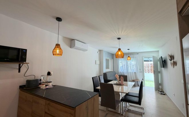 Resale - Bungalow -
Torrevieja - La Veleta