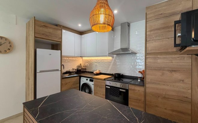 Resale - Bungalow -
Torrevieja - La Veleta
