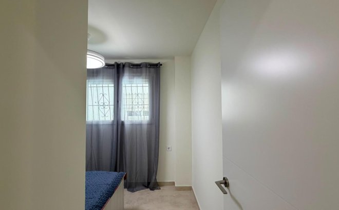 Resale - Bungalow -
Torrevieja - La Veleta