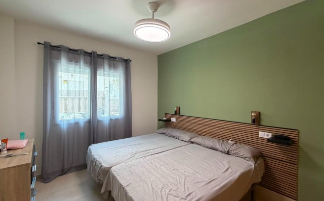 Resale - Bungalow -
Torrevieja - La Veleta