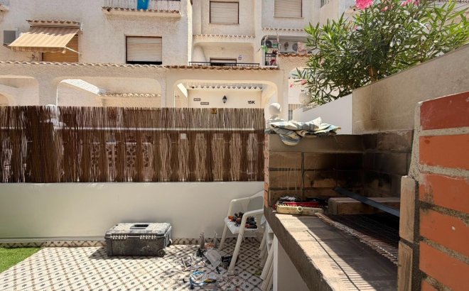 Resale - Bungalow -
Torrevieja - La Veleta