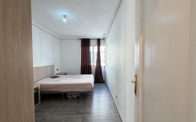 Resale - Apartment -
Torrevieja - Playa del Cura