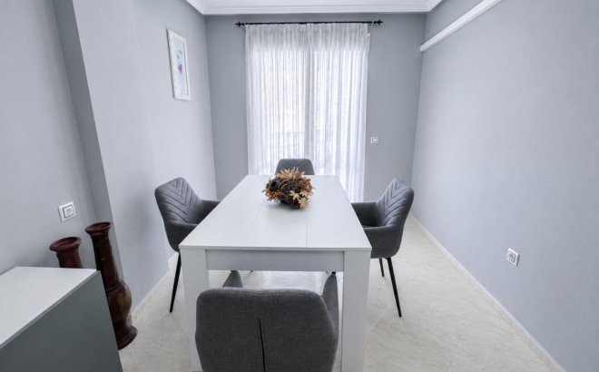 Resale - Apartment -
Torrevieja - Estacion De Autobuses
